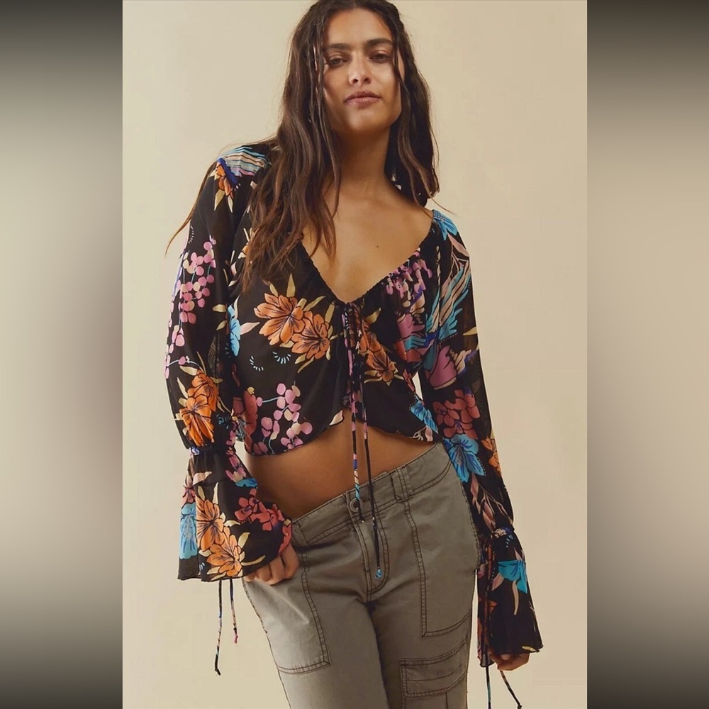 NWOT Free People Of Paradise Floral Bell  Sleeve Crop Shirt Tropical Sz S